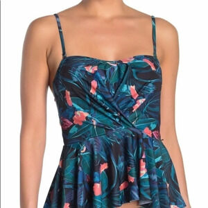 🌞Gorgeous tankini by Nicole Miller🌞​
BIN 31